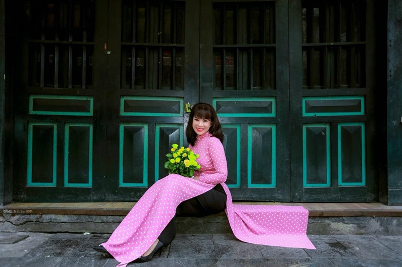 Bà Lan thích chụp ảnh nghệ thuật.