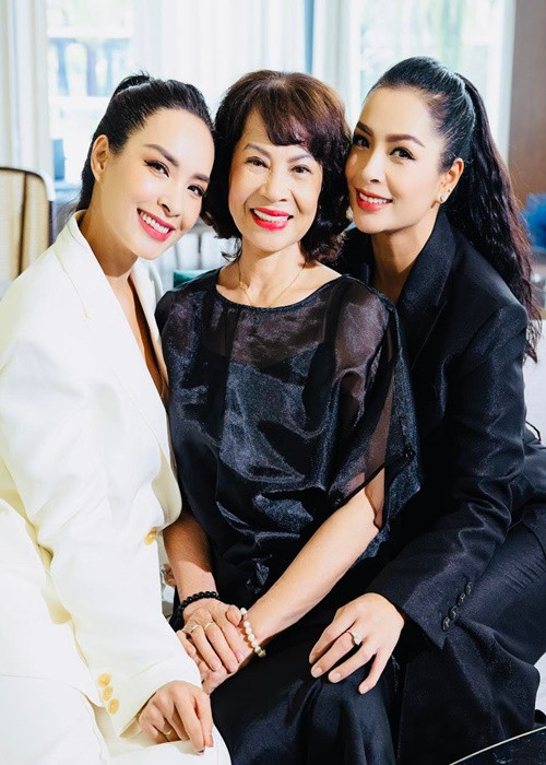 Bà Lan được khen trẻ trung hơn so với tuổi ngoài 70.