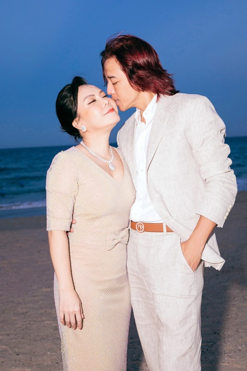 Vì quen với cuộc sống ở Mỹ, Hoài Phương từng nhiều lần từ chối lời đề nghị về Việt Nam của vợ.