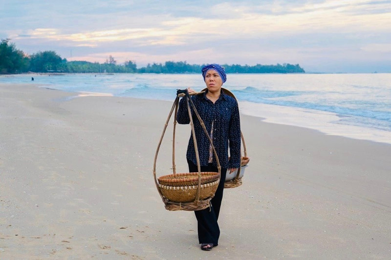 Nữ nghệ sĩ hài đóng phim, diễn kịch, tham gia gameshow.