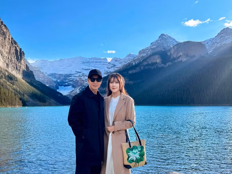 Minh Hà - Lý Hải tình tứ trong chuyến du lịch.