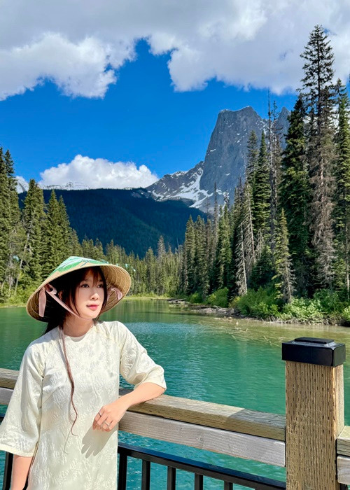 Vợ chồng Lý Hải - Minh Hải cùng các con vừa đến Banff, Calgary (Canada).