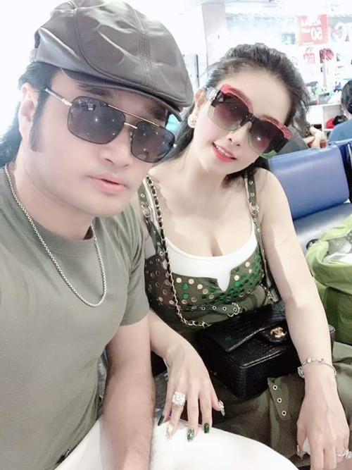 Trong cuộc phỏng vấn năm 2017 với Znews, Kiều Oanh cho biết, cô và Hoàng Nhật là bạn nhiều năm. Cả hai cùng quay nhiều cuốn băng cải lương nhưng không yêu nhau như tin đồn.