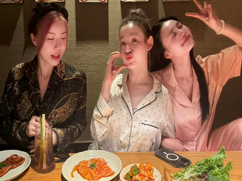 Lan Ngọc về nước hội ngộ các thành viên nhóm Lunas sau một thời gian du học ở Úc.