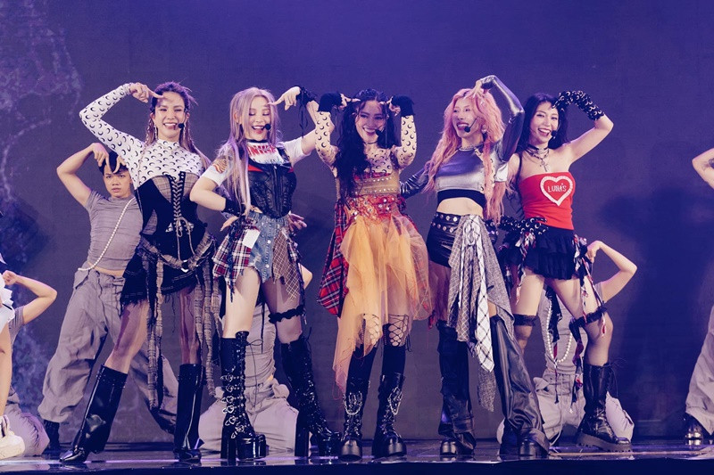 5 cô gái nhóm Lunas đều tài năng, xinh đẹp.