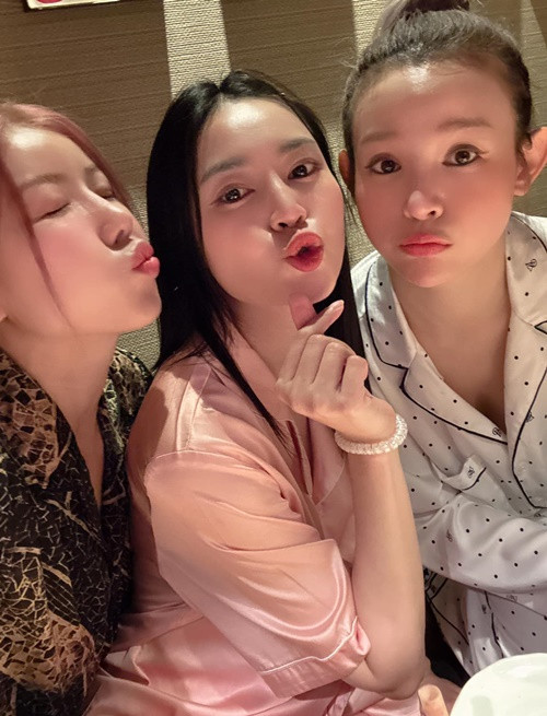 Nhóm Lunas thường đi ăn uống cùng nhau.