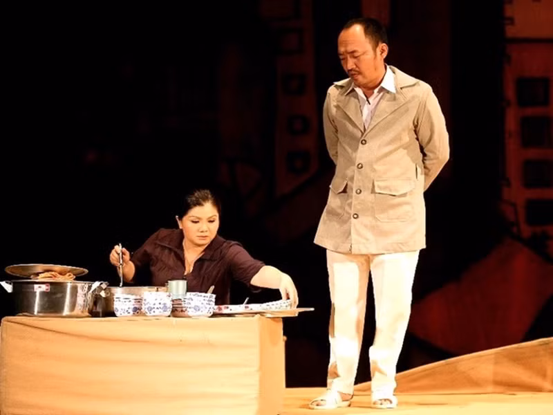 Vì mê nghệ thuật, chồng Thu Trang tham gia câu lạc bộ sân khấu của Trung tâm hoạt động Thanh thiếu niên. Long Đẹp Trai là chủ nhiệm câu lạc bộ này. Ảnh: Sân Khấu Thế Giới Trẻ.