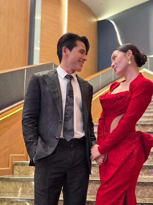 Nam ca sĩ còn cho biết, anh được đàn chị cưng chiều. Ảnh: FB Quốc Thiên.