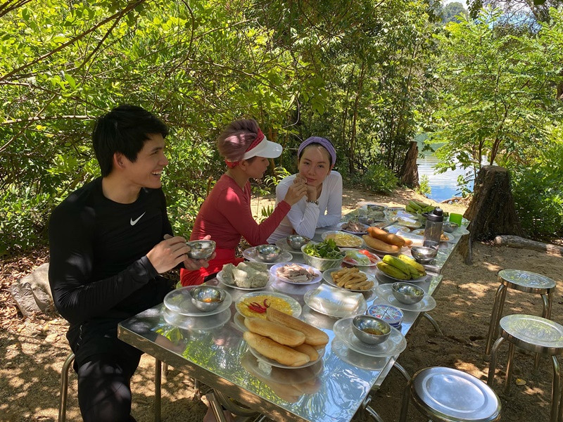 Nhóm của Phương Linh không ít lần đi du lịch cùng nhau. Ảnh: FB Quốc Thiên.