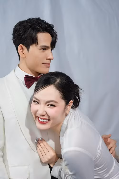 Trong mắt Quốc Thiên, Phương Linh điệu đà, nhẹ nhàng. Ảnh: FB Quốc Thiên.