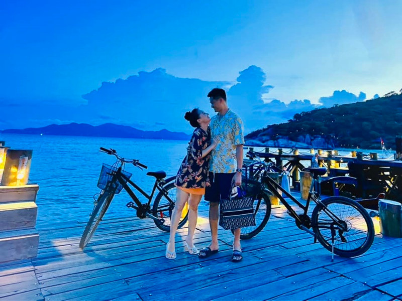 "Một lần nữa xin cảm ơn anh chồng yêu quý đã ủng hộ, thấu hiểu, lo lắng và gánh vác tất cả công việc lẽ ra em phải làm để em có những năm tháng yên tâm làm nghệ thuật và thành công như hôm nay", Vietnamnet dẫn lời Bảo Thanh.