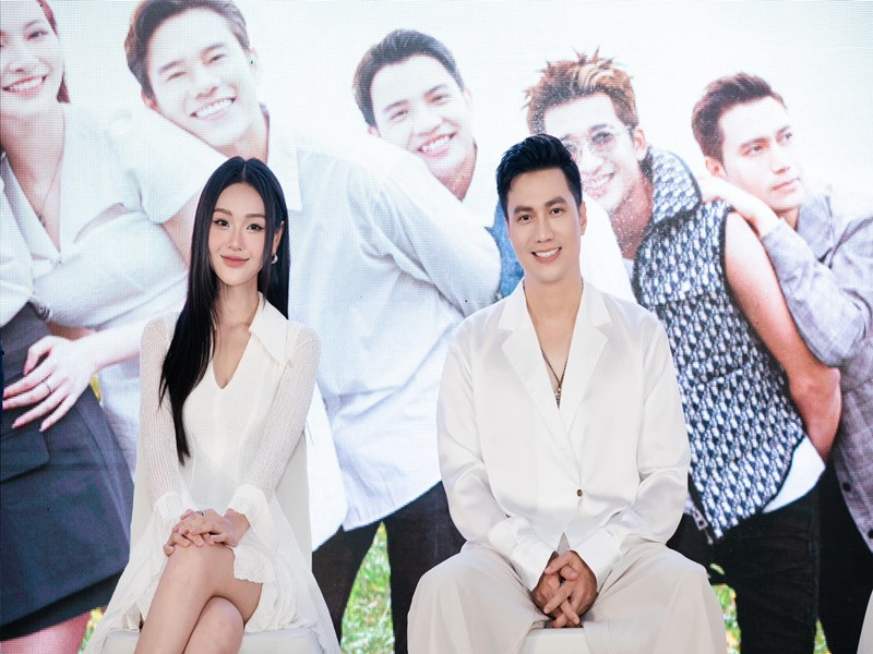 Bạn gái của Việt Anh trong phim "Những nẻo đường gần xa" có chiều cao 1m8, dáng vóc gợi cảm cùng gương mặt trẻ trung. Ảnh: FB Cù Thị Trà.