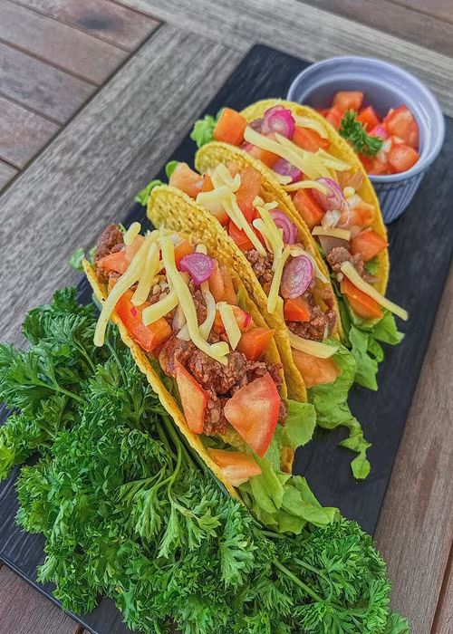 Tại nhà, Lan Khuê thường xuyên vào bếp. Cô trổ tài nấu món Việt đến món Âu.