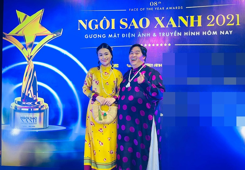 Khánh Trinh luôn được cha cưng chiều. "Tôi vẫn thường nói với con là: Con gái ra ngoài xã hội phải xinh đẹp. Ba có thể lo cho con hết. Ba là đại gia của con. Muốn gì, cần gì chỉ cần nói ba", Hoàng Mập chia sẻ trong cuộc phỏng vấn với Người Đưa Tin.