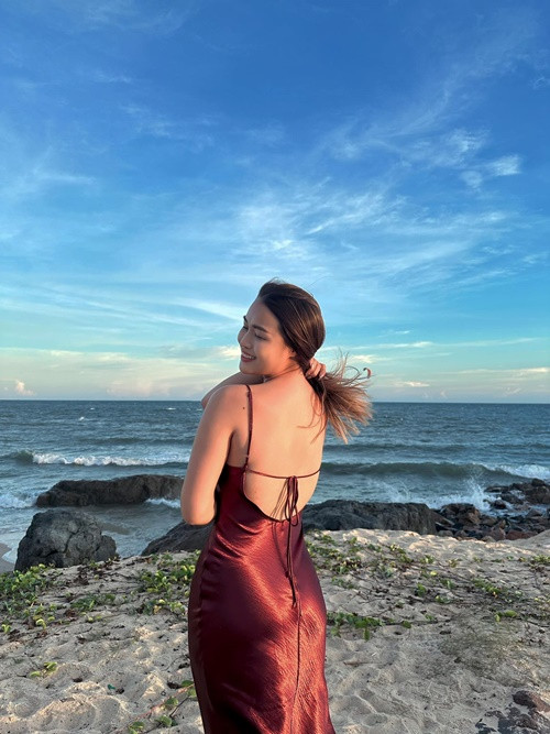 Hồi nhỏ, Khánh Trinh đóng chính phim Khu vườn bí ẩn và Những thiên thần nhỏ.