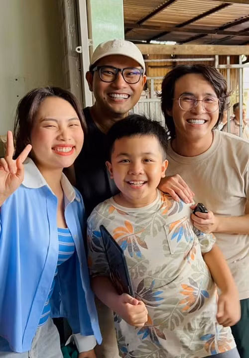 Khi về nước, Huỳnh Đông đóng phim. Ảnh: FB Ái Châu.