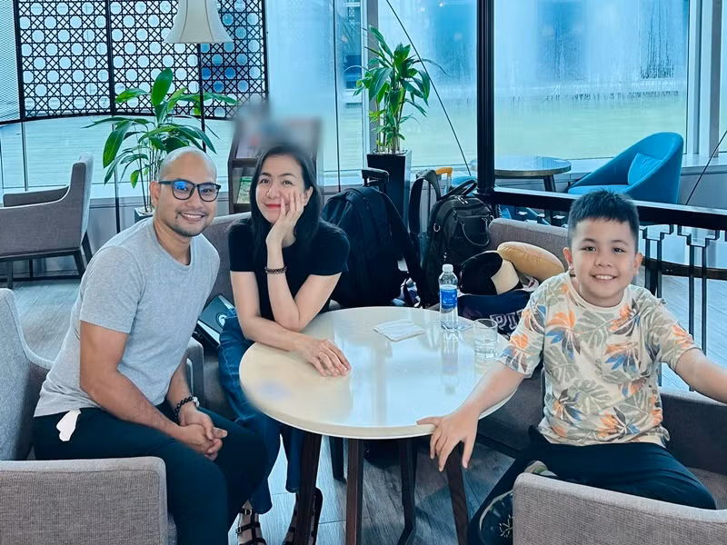 Huynh Dong - Ai Chau tro lai Canada sau 2 thang o Viet Nam