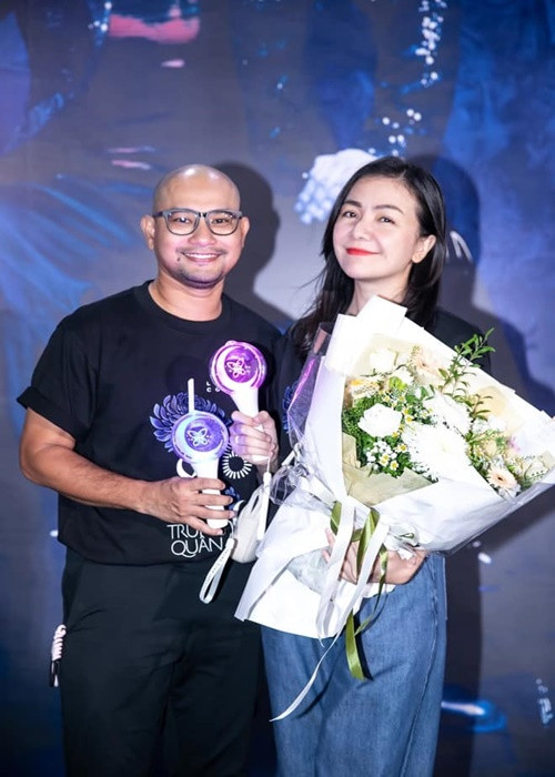 Ái Châu và Huỳnh Đông đi xem show của Trung Quân Idol. Ảnh: FB Ái Châu.