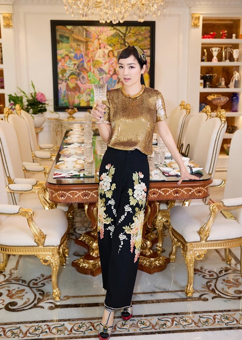 Giáng My không ít lần tổ chức tiệc tại nhà mời rất nhiều người thân, bạn bè.