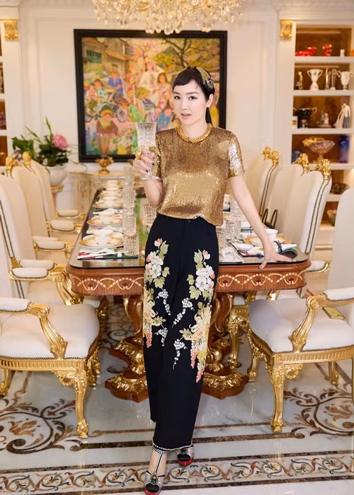 Giáng My không ít lần tổ chức tiệc tại nhà mời rất nhiều người thân, bạn bè.