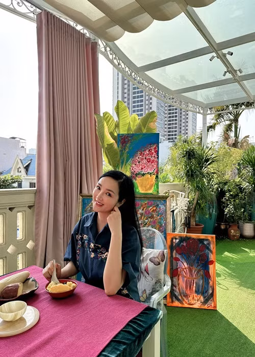 Giáng My khoe những bữa ăn sáng đơn giản ở ban công.