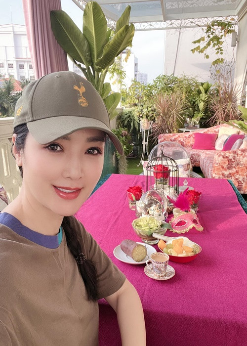 Cô sống chậm rãi trong những ngày nghỉ.