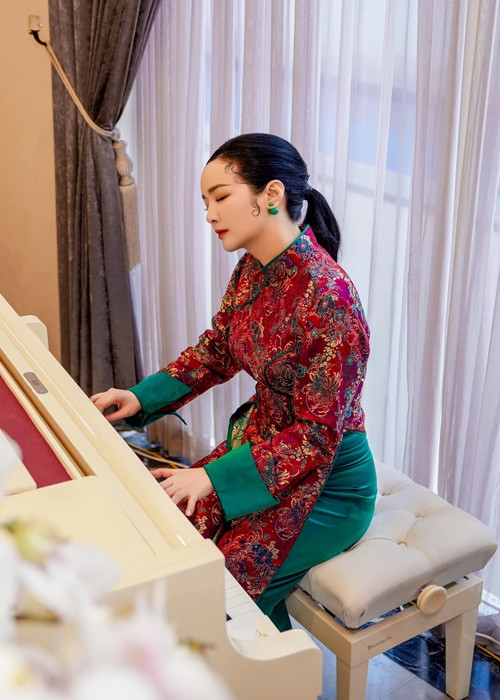 Giáng My thường chơi đàn piano trị giá gần 5 tỷ trong biệt thự.