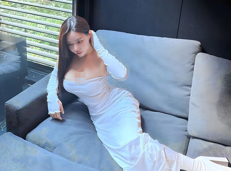 Diamant Ete khéo lựa chọn trang phục khoe tối đa vẻ đẹp hình thể.