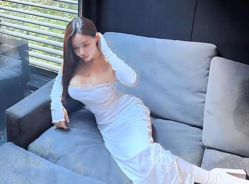 Diamant Ete khéo lựa chọn trang phục khoe tối đa vẻ đẹp hình thể.