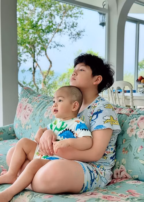Con trai út của Mạnh Trường rất kháu khỉnh.