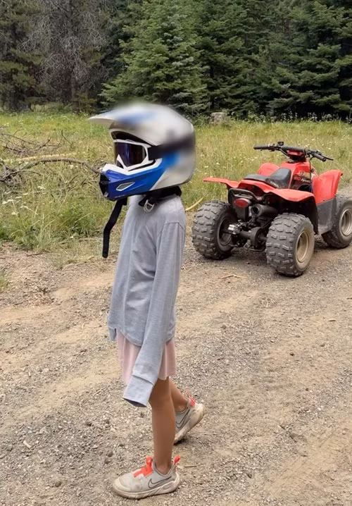 Hà Tăng hướng các con gần gũi với thiên nhiên và tham gia các hoạt động thể chất.