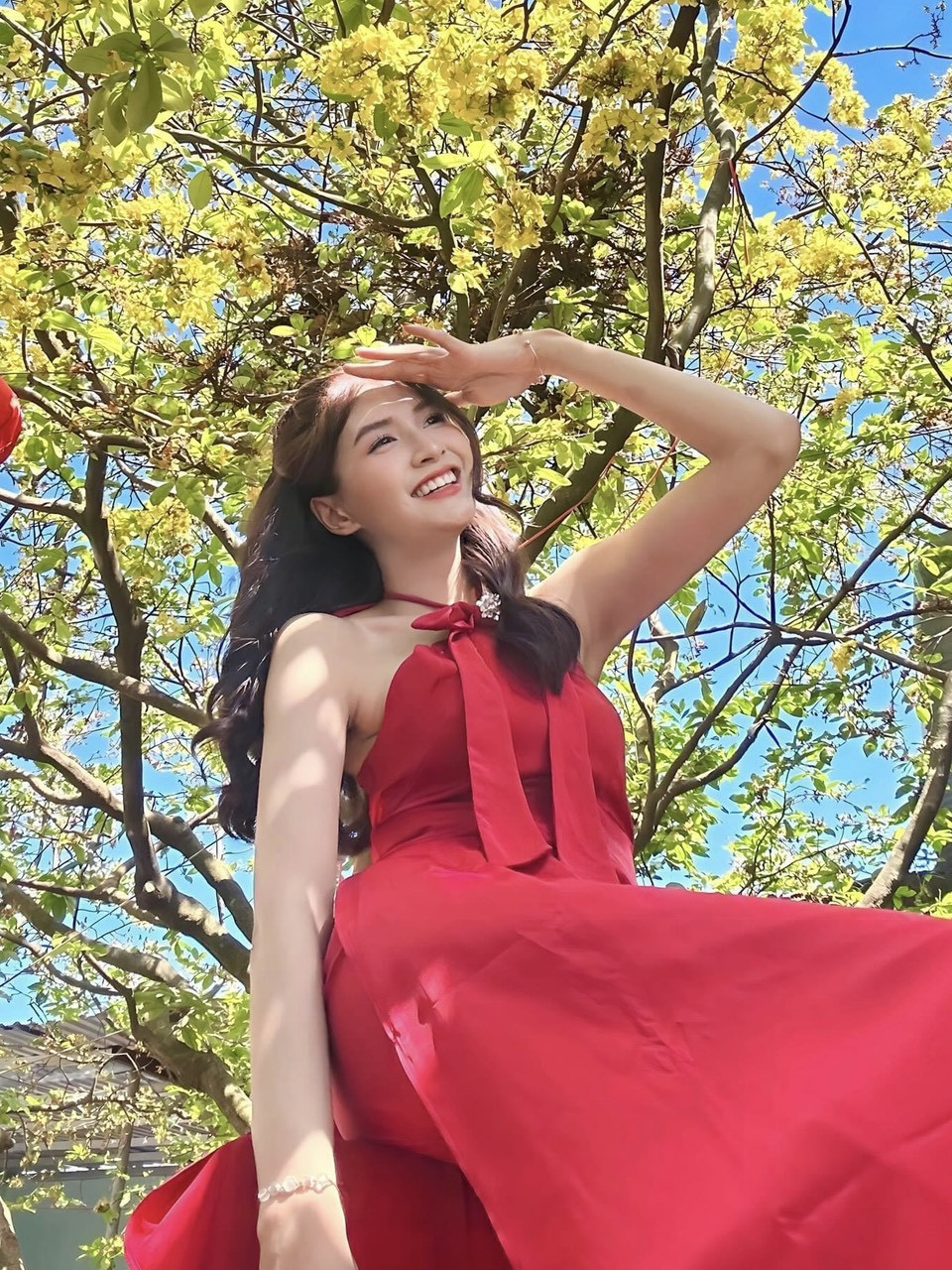 Để rèn luyện hình thể, Minh Thương chạy bộ hàng ngày và học thêm kỹ năng catwalk, giao tiếp tiếng Anh để tự tin hơn. Cô hướng đến việc trở thành chuyên gia Marketing uy tín, đi sâu vào lĩnh vực quảng bá nghệ thuật