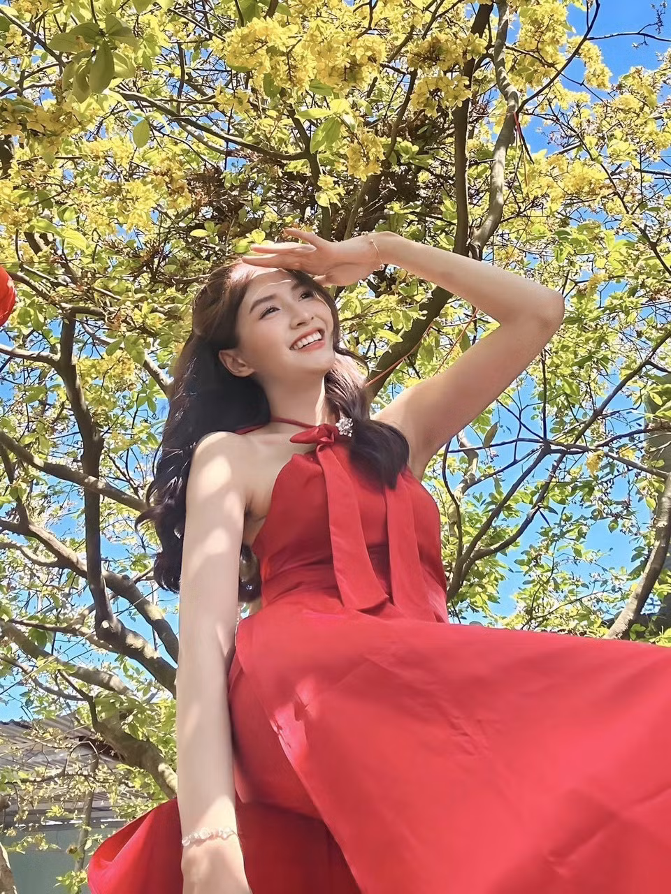 Để rèn luyện hình thể, Minh Thương chạy bộ hàng ngày và học thêm kỹ năng catwalk, giao tiếp tiếng Anh để tự tin hơn. Cô hướng đến việc trở thành chuyên gia Marketing uy tín, đi sâu vào lĩnh vực quảng bá nghệ thuật