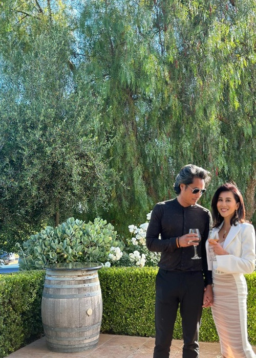 Cách đây không lâu, Kỳ Duyên đăng ảnh tình tứ bên Trịnh Hội khi cả hai dự một đám cưới.