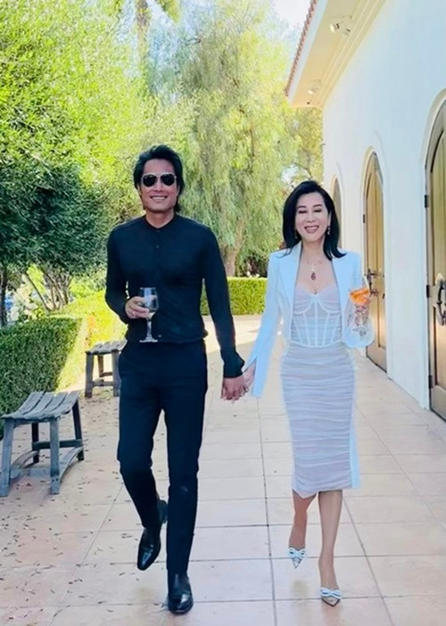 Kỳ Duyên chia sẻ: "Những cách hoa mộc mạc như tình yêu anh trao em… giản dị, tự nhiên, không màu mè, nhưng bền bỉ và lâu tàn hơn bất cứ loại hoa nào. I love it! Thank you anh Trịnh Hội".