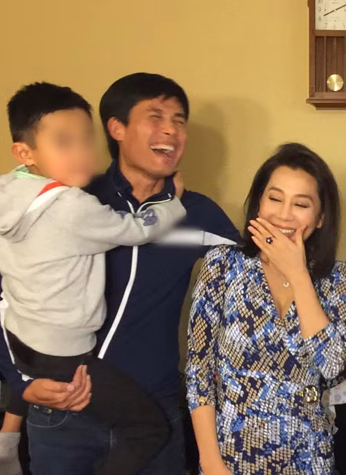 Nhân dịp Ngày của cha (16/6), Kỳ Duyên đăng loạt ảnh Trịnh Hội bên các con đồng thời cảm ơn chồng cũ.