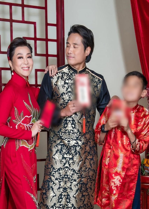 Cô viết: "Cảm ơn anh đã luôn là người cha thương yêu, nâng đỡ và công bằng với tất cả con của chúng ta. Con nít học hỏi bằng cách ghi nhận và bắt chước người lớn, vì vậy em rất hạnh phúc khi con mình có một tấm gương sáng để soi theo. Và tất nhiên đã là người cha tốt thì không thể nào là người chồng tệ… phải không?".