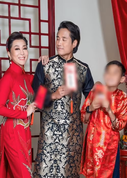 Cô viết: "Cảm ơn anh đã luôn là người cha thương yêu, nâng đỡ và công bằng với tất cả con của chúng ta. Con nít học hỏi bằng cách ghi nhận và bắt chước người lớn, vì vậy em rất hạnh phúc khi con mình có một tấm gương sáng để soi theo. Và tất nhiên đã là người cha tốt thì không thể nào là người chồng tệ… phải không?".