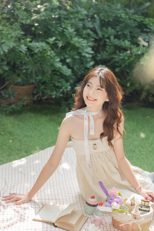 Bé Dâu mặc điệu đà, xinh như hot girl Hàn Quốc.