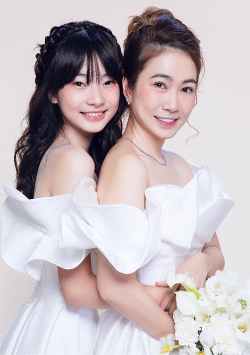 Bé Dâu - con gái Thanh Thảo năm nay 14 tuổi, đã ra dáng thiếu nữ.