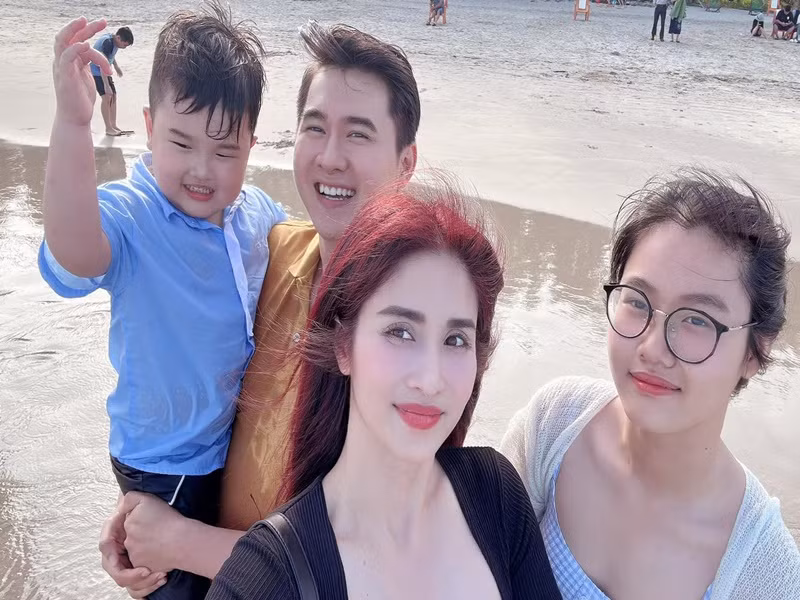 Vợ chồng Thảo Trang thường xuyên đưa các con đi du lịch.