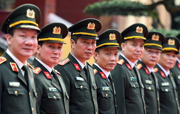 Truong hop cong an, quan doi duoc ve huu truoc tuoi theo quy dinh moi