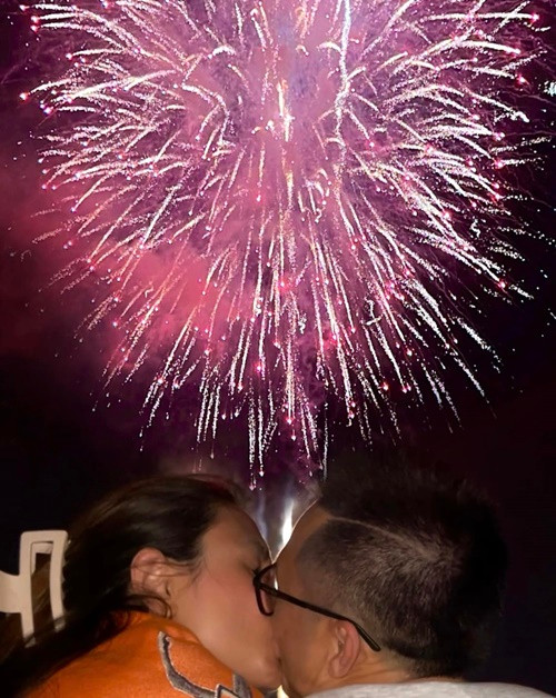 Chân dài vẫn dưỡng thai ở Mỹ bên chồng.