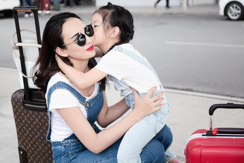 Tuy nhiên, khi lớn hơn một chút, con gái Chiko trở nên vui vẻ hơn, bắt đầu thấy thích showbiz. Ảnh: FB Ngọc Diễm.