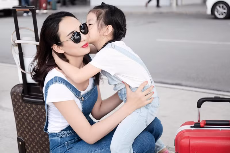 Tuy nhiên, khi lớn hơn một chút, con gái Chiko trở nên vui vẻ hơn, bắt đầu thấy thích showbiz. Ảnh: FB Ngọc Diễm.