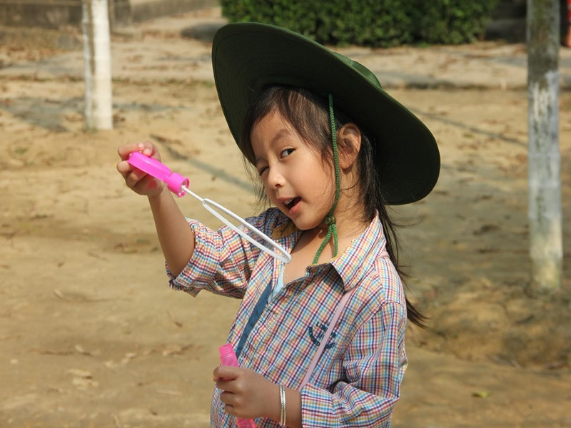 Khi học lớp 4, Chiko có xu hướng thu mình lại, ít nói và không thích showbiz. Ảnh: FB Ngọc Diễm.