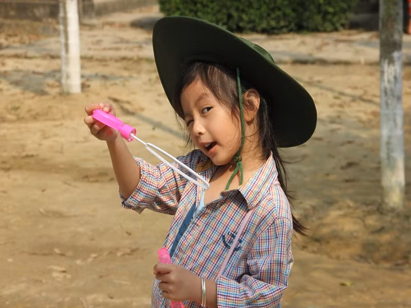 Khi học lớp 4, Chiko có xu hướng thu mình lại, ít nói và không thích showbiz. Ảnh: FB Ngọc Diễm.