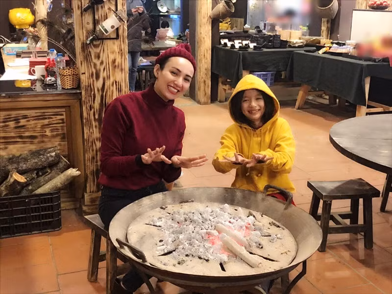 Ngọc Diễm và con gái thường xuyên đi du lịch. Ảnh: FB Ngọc Diễm.