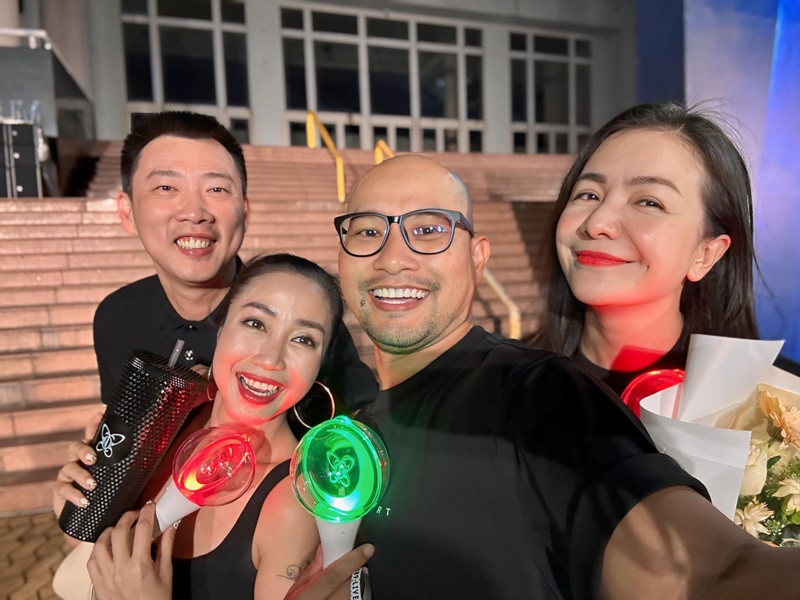 Vợ chồng Ốc Thanh Vân hội ngộ vợ chồng Ái Châu - Huỳnh Đông trong show ca nhạc.