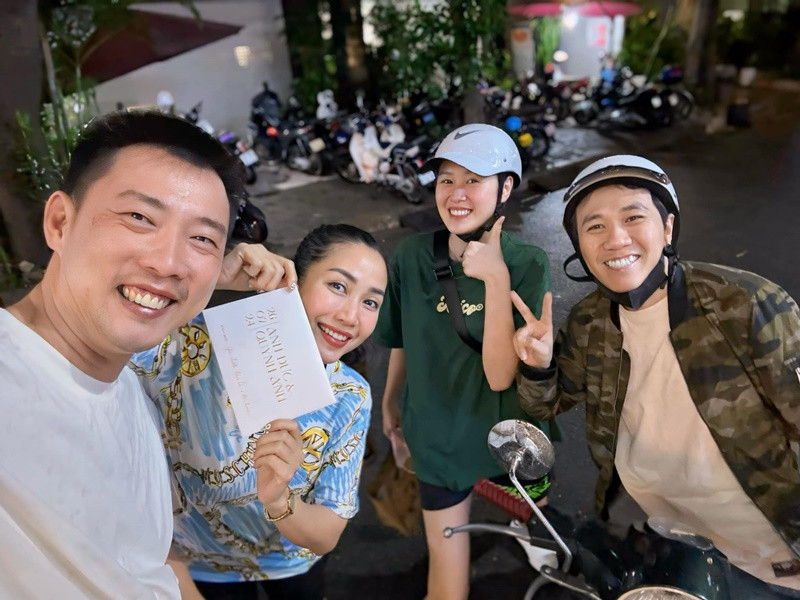 Ốc Thanh Vân gặp gỡ nhiều đồng nghiệp sau khi về nước.